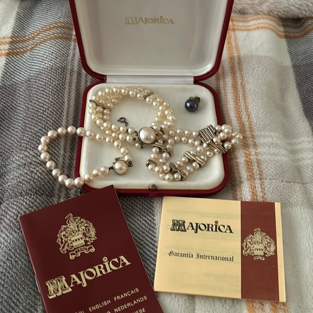 Majorica 925 Pearls with Original Box, Labels and Guarantee, Signed. Vintage